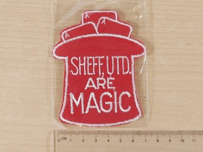 Vintage 1970er Sheffield United FC ''Are Magic'' rote Mütze bestickt Patch Abzeichen