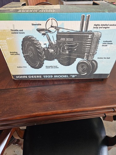 Scale Models 1/8 Diecast John Deere 1939 Model "B" Tractor - Picture 3 of 3