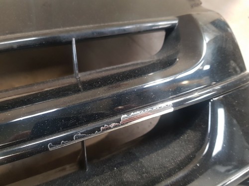 GENUINE VOLKSWAGEN TRANSPORTER T5 FRONT GRILLE AND LOGO BADGE 7E5853651 - Picture 2 of 10