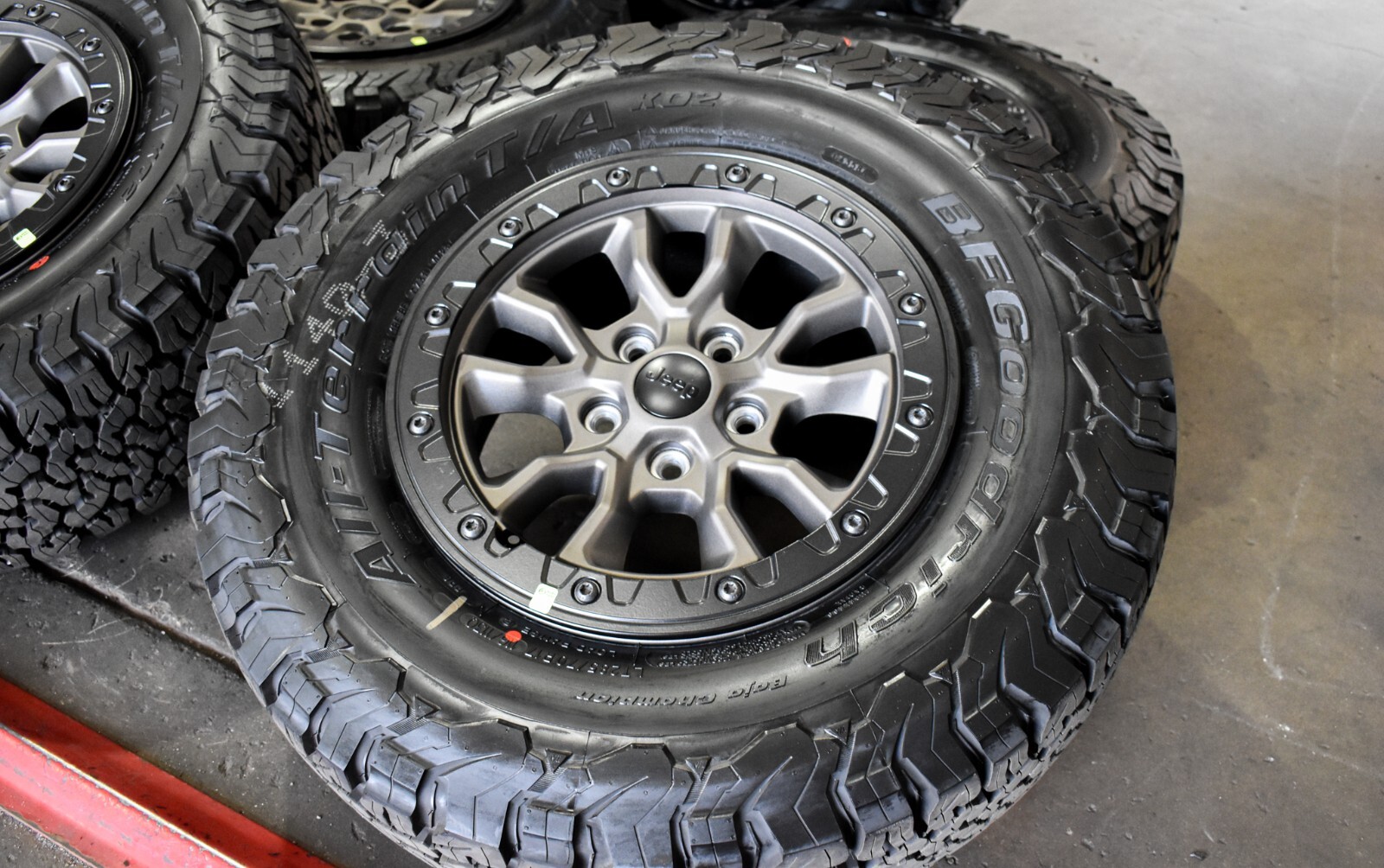 5)17'' 2023 JEEP WRANGLER GLADIATOR RUBICON OEM BEADLOCK WHEELS & TIRES