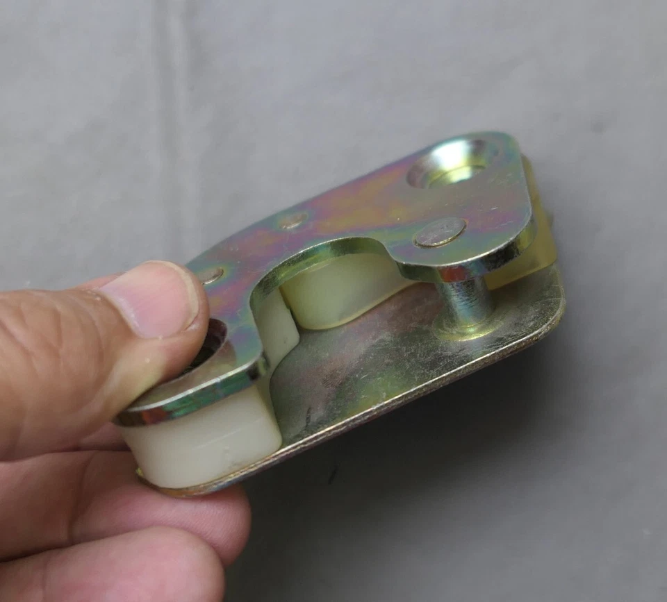 Nuevo de Lote Antiguo Porsche 911 912 Pinza Pasajero Cerradura Puerta Cerradura Placa Golpeadora Foto 4 de 4