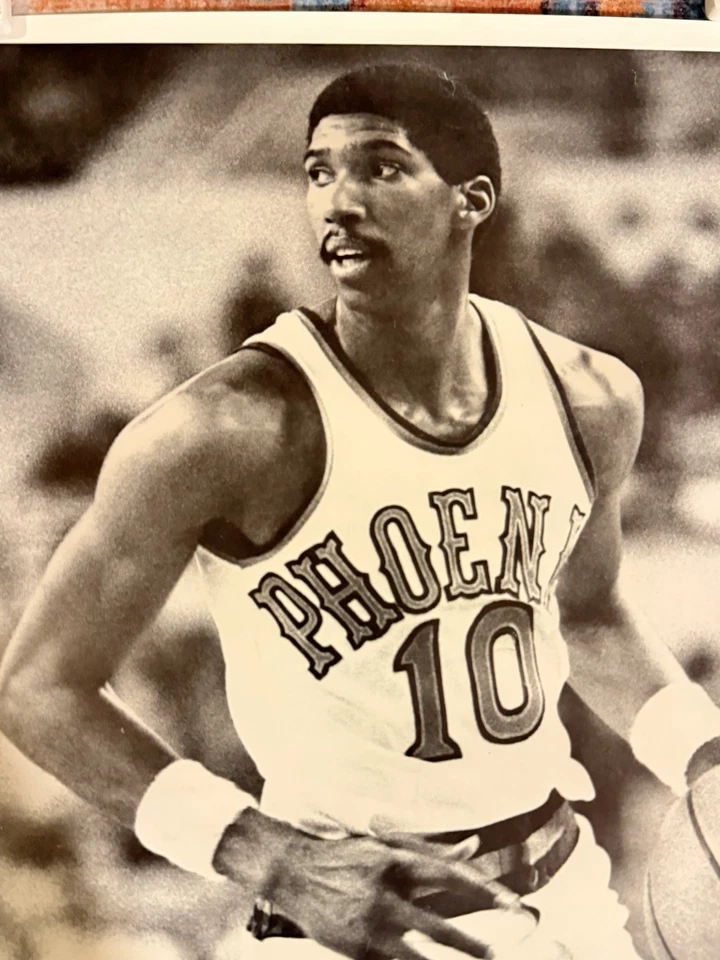 Vintage 1970s Phoenix Suns Poster Mike Bratz #10 NBA Basketball 22x17 B&W - Image 2 of 4