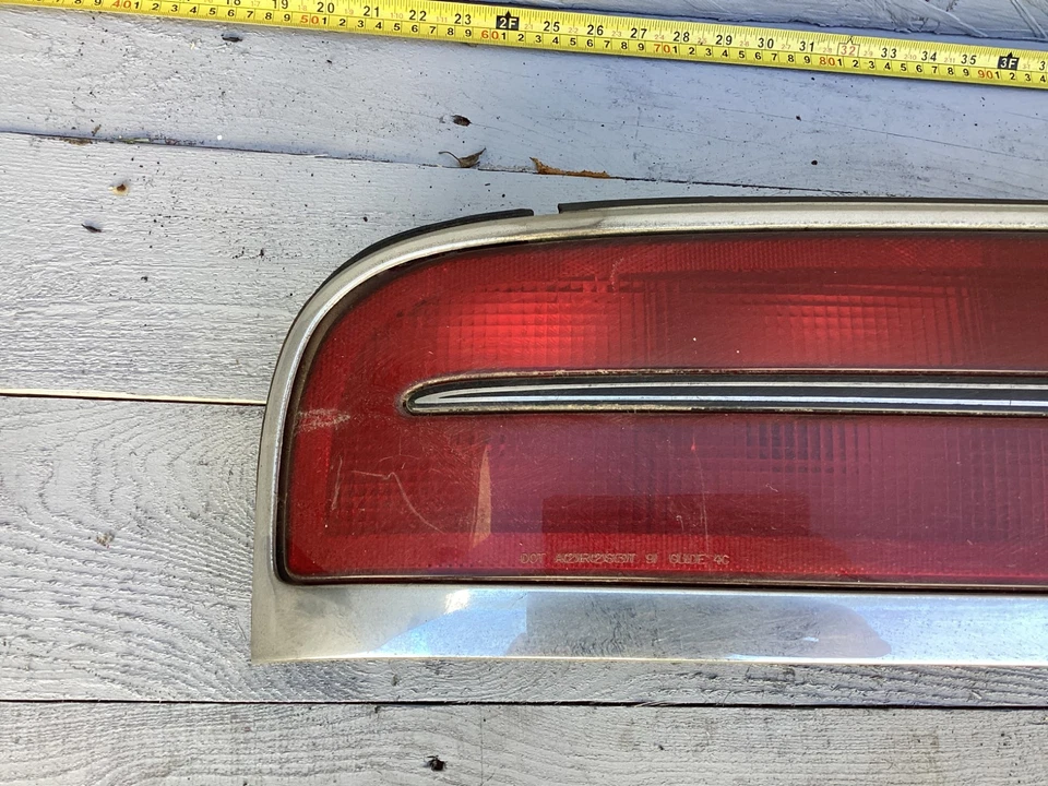 1991-1996 Buick Park Avenue Rear Tail Light Panel Assembly 16513360 OEM Foto 2 de 4