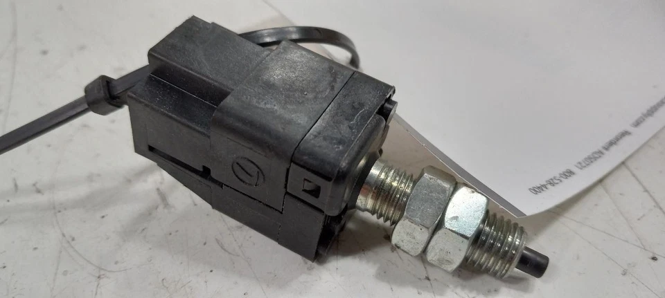 Interruptor de pedal de freio Subaru Forester 2009 2010 2011 2012 2013 - Imagem 2 de 4