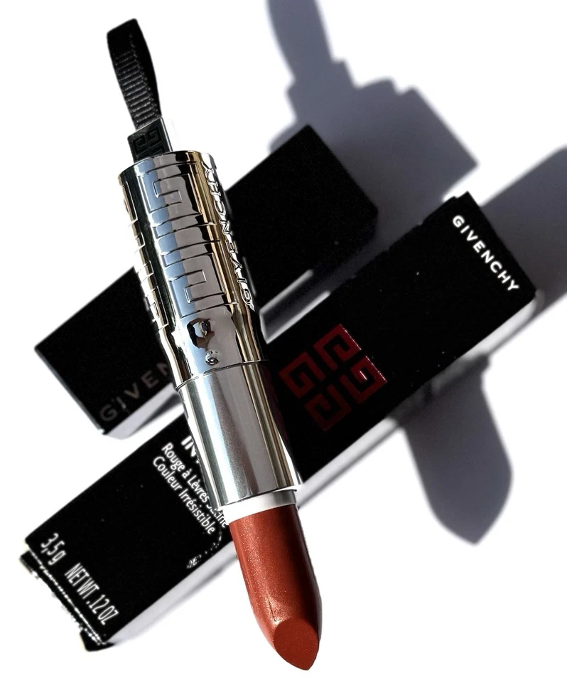 Givenchy Rouge Interdit lápiz labial satinado color irresistible 15 oro... - Imagen 2 de 3