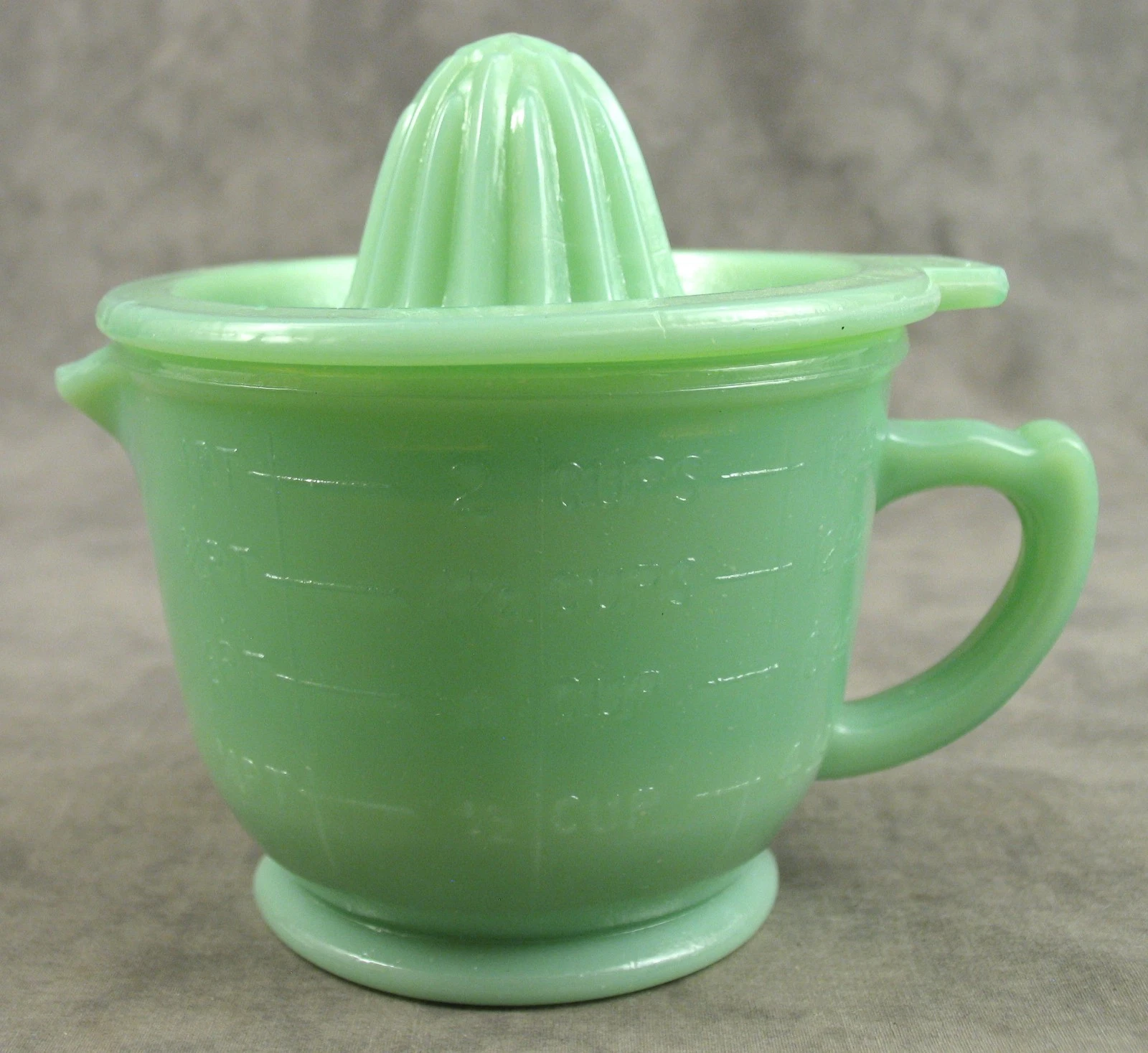 JADEITE GREEN GLASS 2-CUP Measuring Mixing Cup JUICE REAMER Depression Style NEW