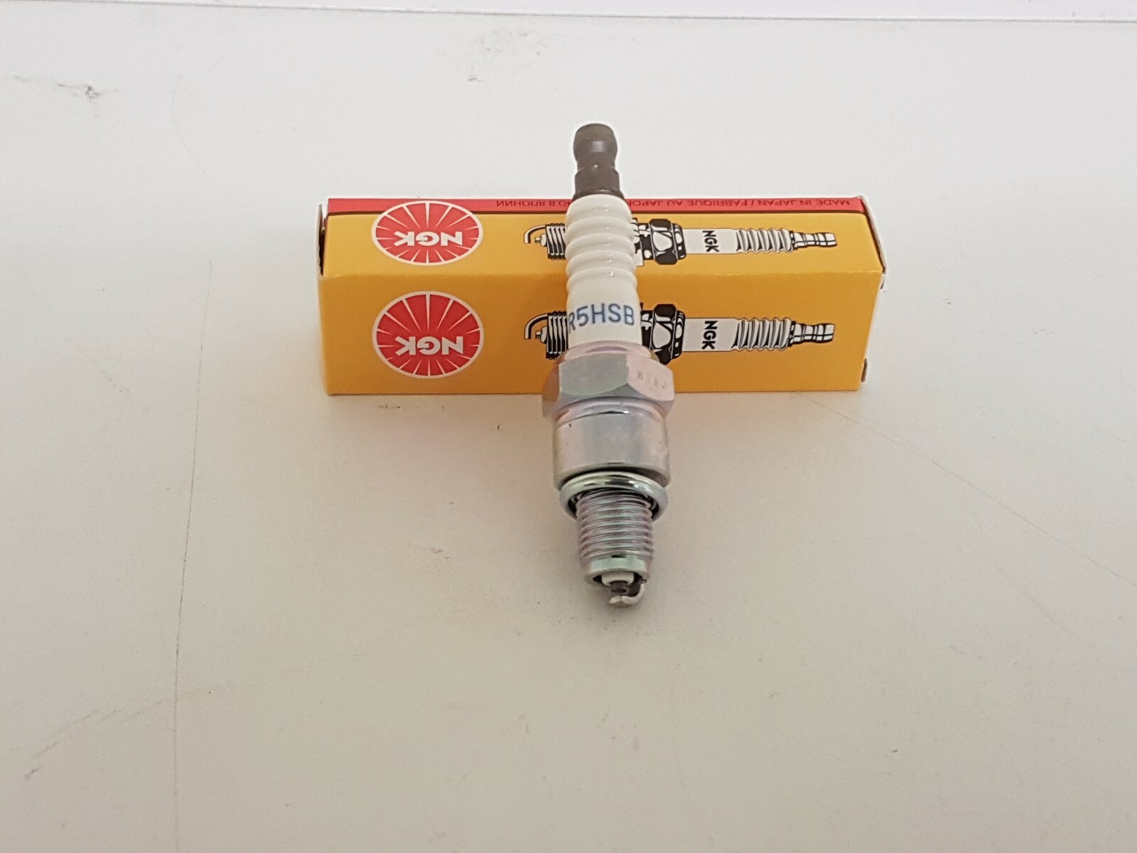 2x NGK CR5HSB 6535 Standard Spark Plug - Image 3