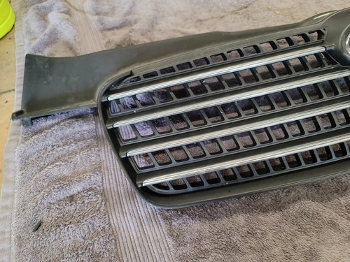06-11 ACCENT GRILLE SEDAN 124428 - Picture 2 of 7