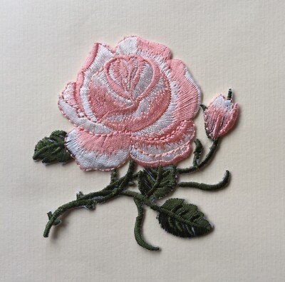 Rosa Rose Blume zum Aufbügeln/Aufnähen voll bestickt Patch Applikationen Abzeichen