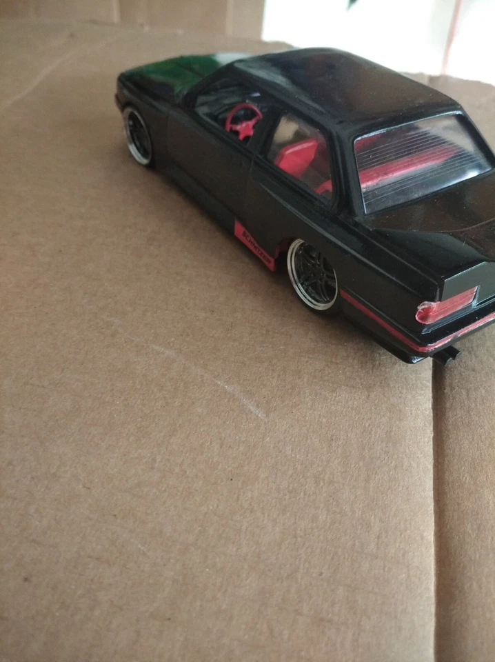Modellino BMW E30 M3 AC Schnitzer in Plastica scala 1: 24 Nero . - Immagine 3 di 4