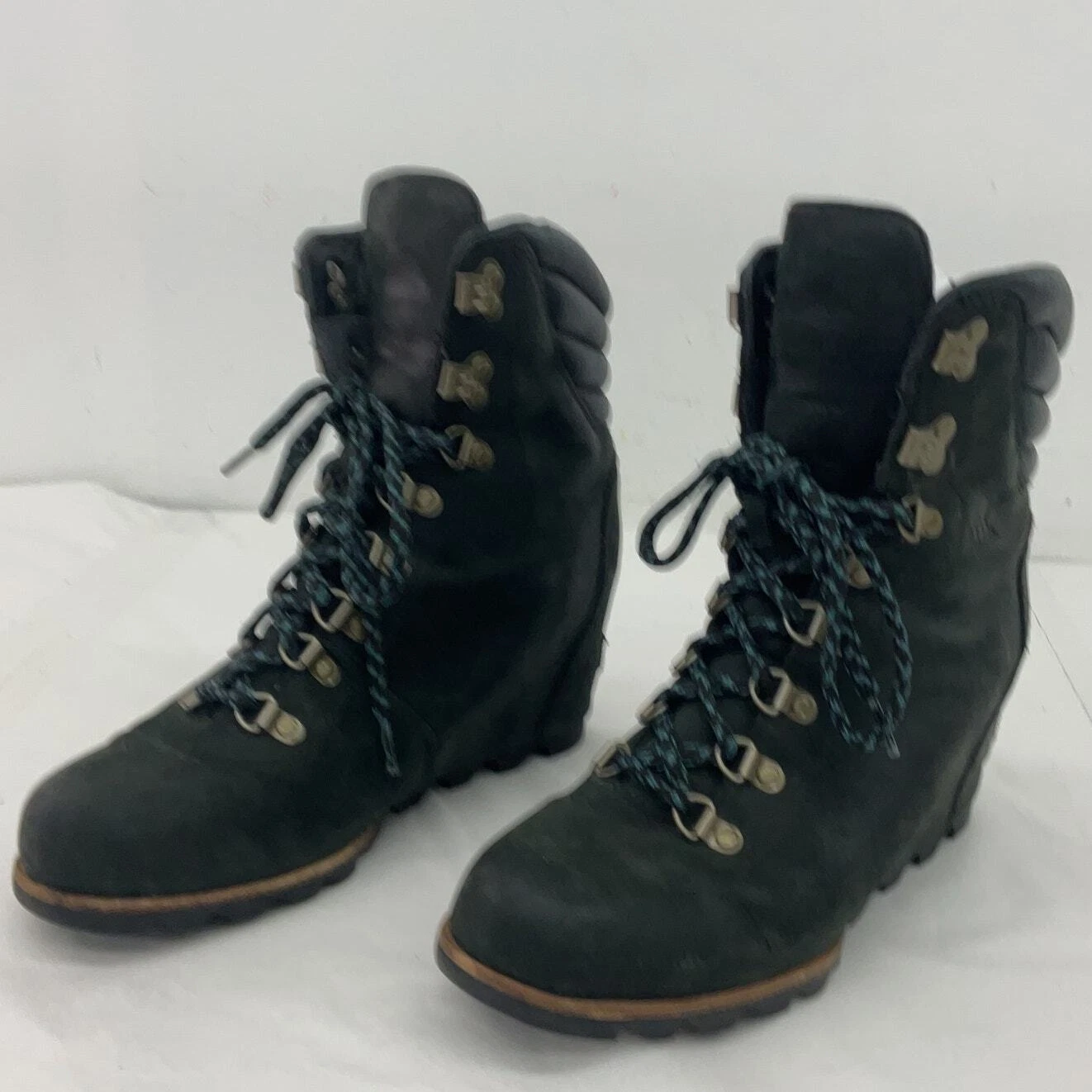 sorel faded gray leather wedge preowned boots