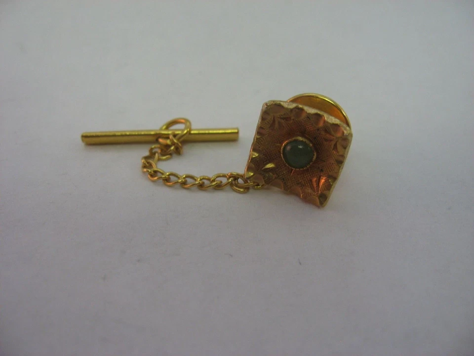 Зеленая стеклянная центральная изогнутая золотистая квадратная винтажная мужская заколка на лацкан - Изображение 3 из 4