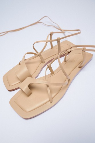 Zara Strappy Low Heel Leather Sandals with Toe Loop 1600/810 Beige Size 7.5 💗💗