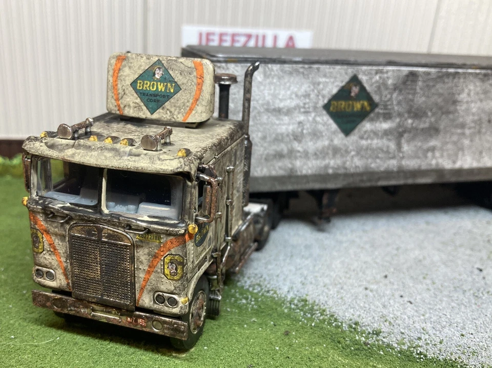 Semirremolque y remolque Kenworth K100 1/64 diecast oxidado desgastado granero encontrar DCP Foto 3 de 4