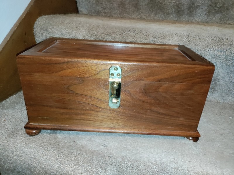 Wood Trinket Box Keepsake Box Jewelry Box Treasure Chest * Great Condition!