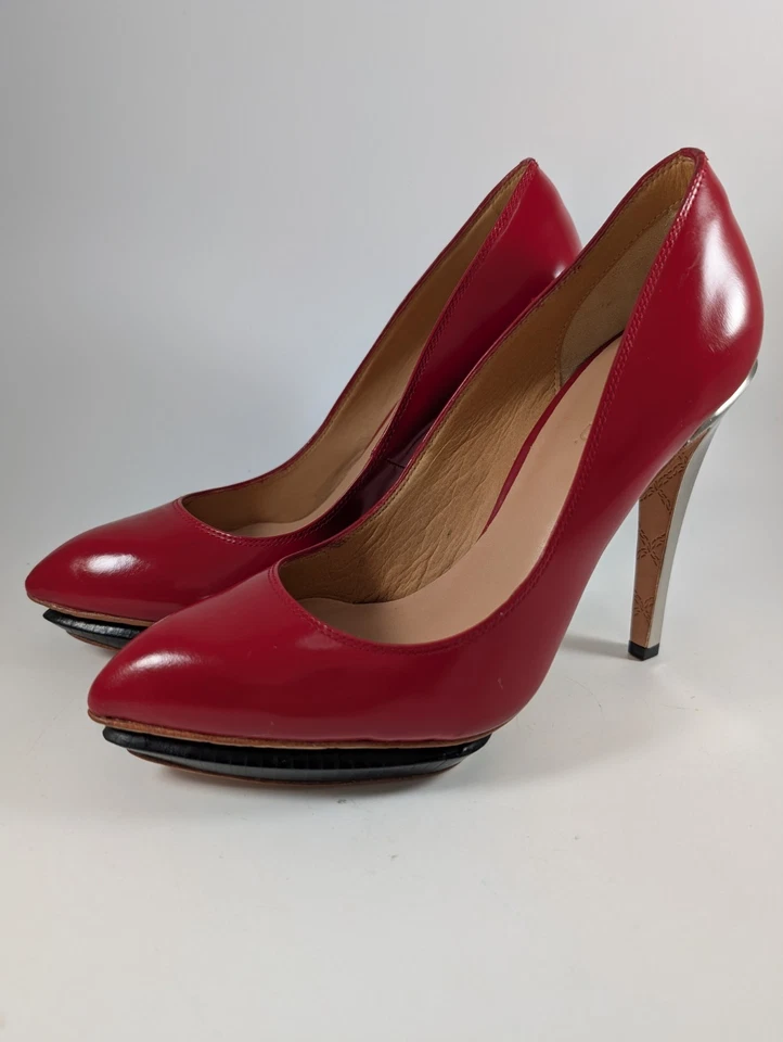 Sapatos bomba plataforma salto alto couro vermelho L.A.M.B. Tamanho 8,5 M. Salto prata - Imagem 4 de 4