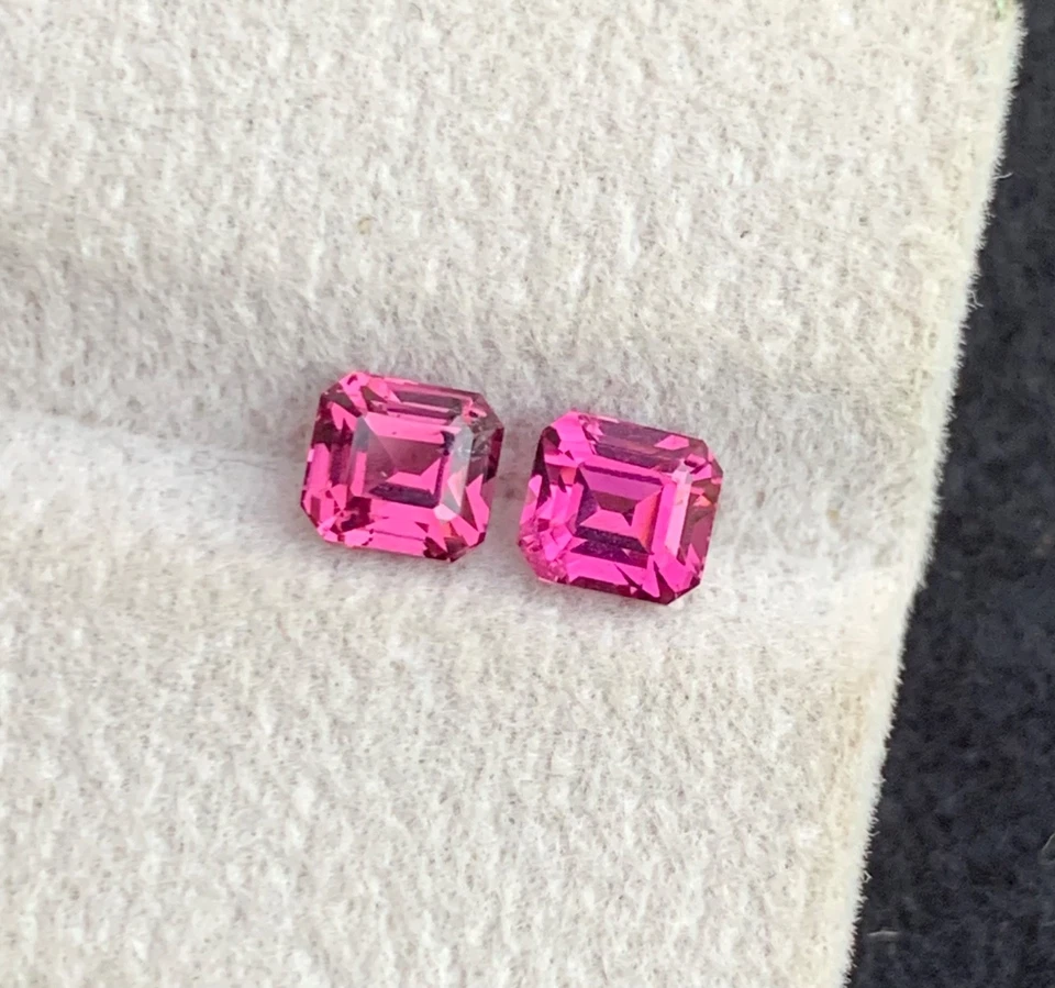 Adorable par de pendientes de granate rosa de 1,80 quilates | Par de pendientes de granate Malawi corte esmeralda Foto 3 de 3