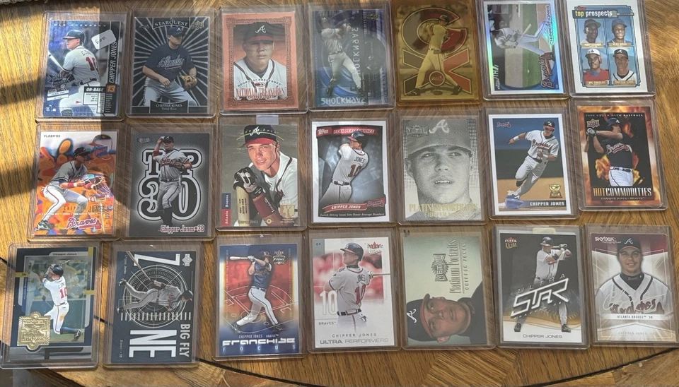 Lote masivo de tarjetas Chipper Jones con novatos, numeradas en serie, insertos y base Foto 2 de 2