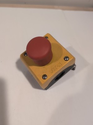 1PC M22-PV/KC11/IY EATON Emergency stop Switch Button 
