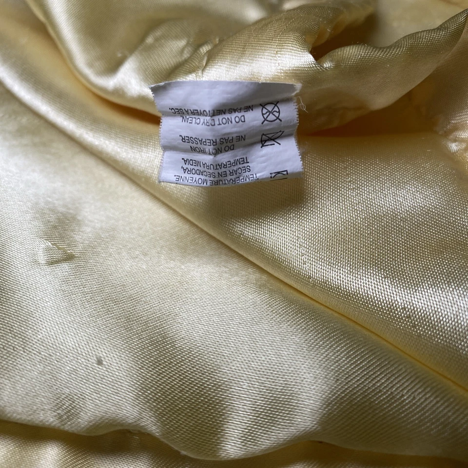 RN 130369 Manta Bebé Amarillo Sólido Estrellas Repujadas Vellón Satinado Lovey 30" x 40" Foto 3 de 4