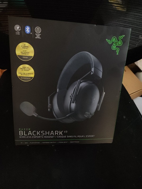 Razer BlackShark V3 X HyperSpeed Wireless Headset, Detachable Mic, Black