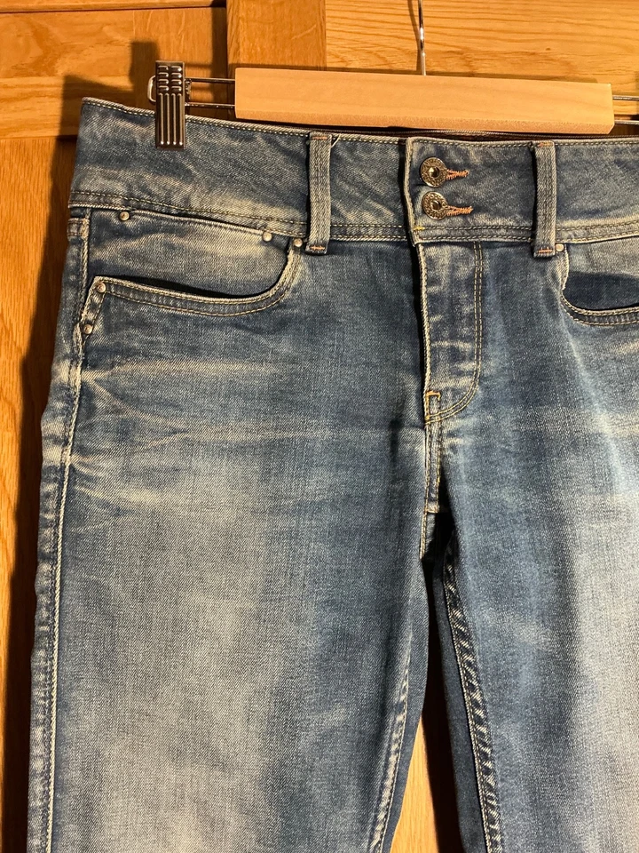 Pepe Grace Flared Jeans Medium Wash Denim Low Rise Stretch Size 30 Length 32 - Image 2 of 4