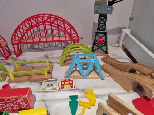 Brio/Thomas Large Set Of 45 Vehicles, Accessories And Lots Of Track - Picture 6 of 9