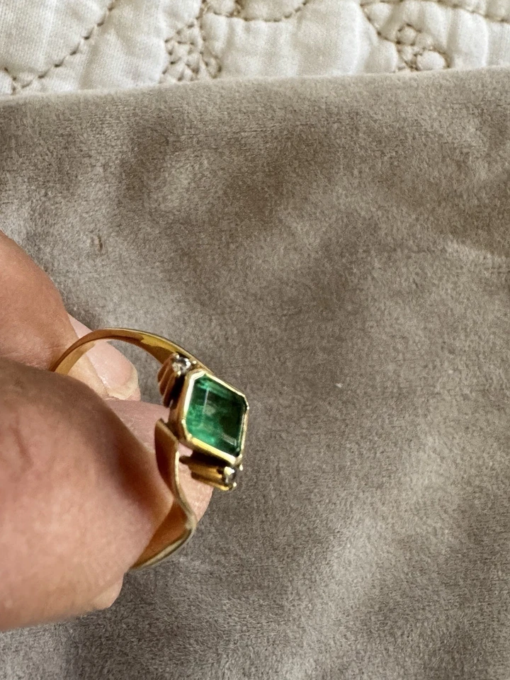 Hermoso anillo de oro macizo de 18 quilates con esmeraldas y diamantes colombianos puros Foto 4 de 4