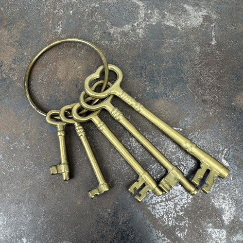Vtg BRASS Novelty Skeleton Keys Decorative Set of 5 on Ring - LARGE / Jail