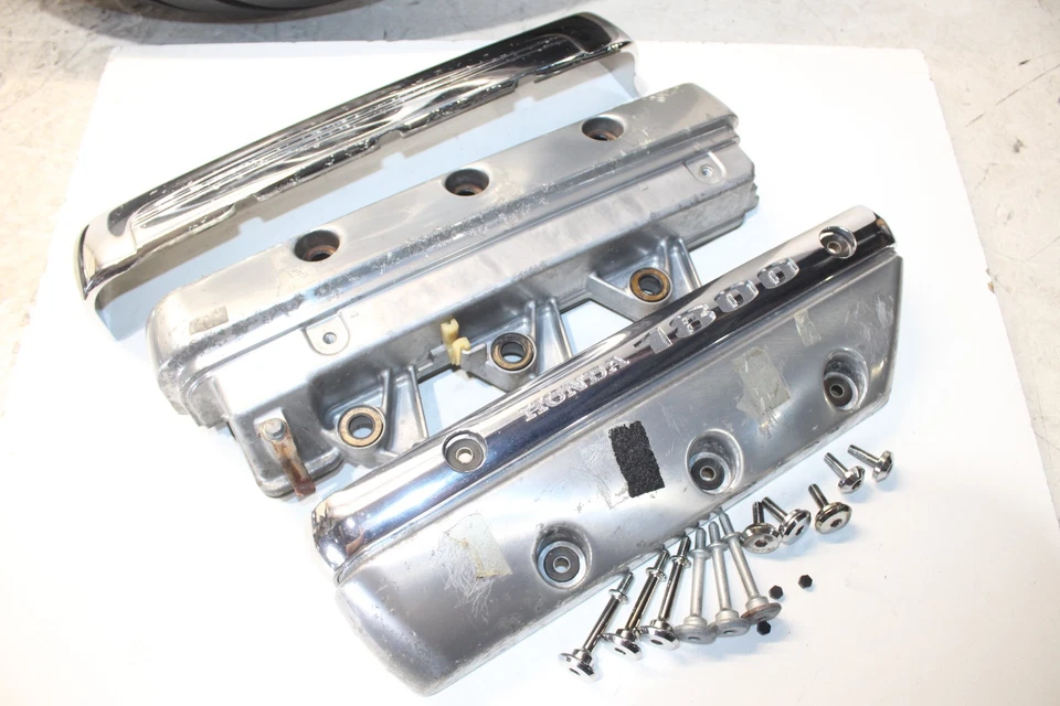 2001 - 2005 Honda GL1800 TAMPA ESQUERDA DA VÁLVULA DO MOTOR FABRICANTE DE EQUIPAMENTO ORIGINAL - Imagem 2 de 4