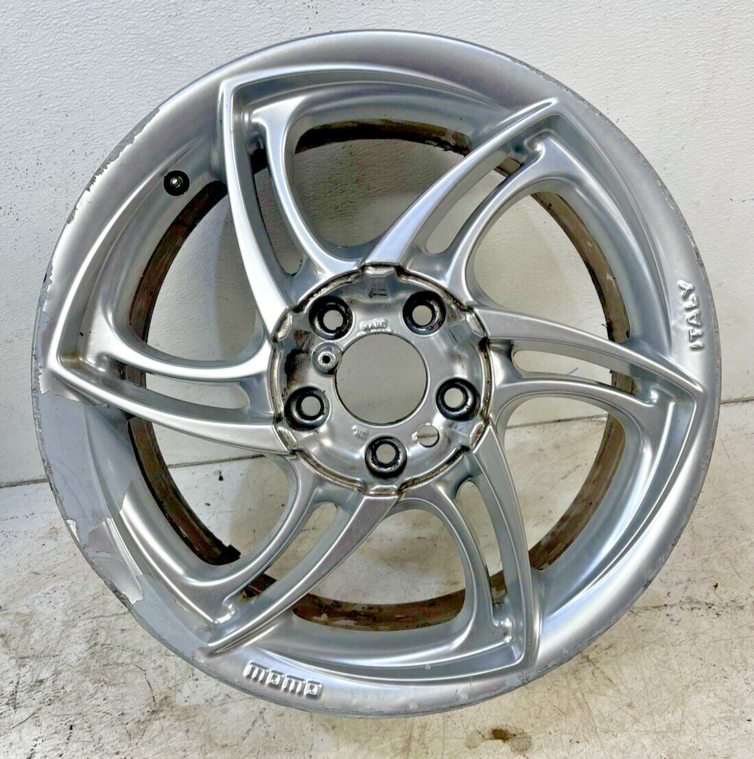 MoMo✩* 𝗠𝗢𝗠𝗢 Seven is designed to have 7-spoke clean cuts purposely