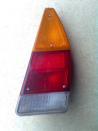 VW Passat I Variant Typ 33 Rückleuchte Rücklicht rechts Hella