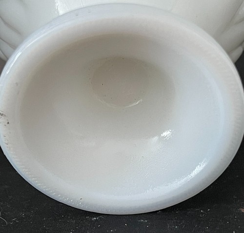 VINTAGE 1960's AVON DAISIES MILK GLASS FOOTED JAR/ CANDY DISH W/ LID - Picture 6 of 10