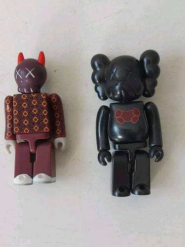 Kaws 02 Kubrick Bus Stop #1 Set bearbrick Medicom Toys
