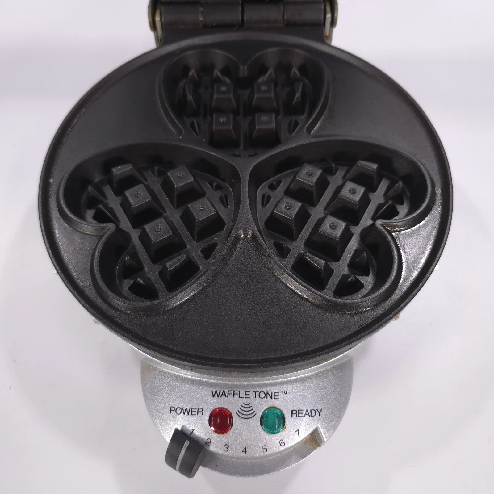 Villaware Model 2006 Silver Ribbed Petite Heart Shaped Belgium Waffle Maker
