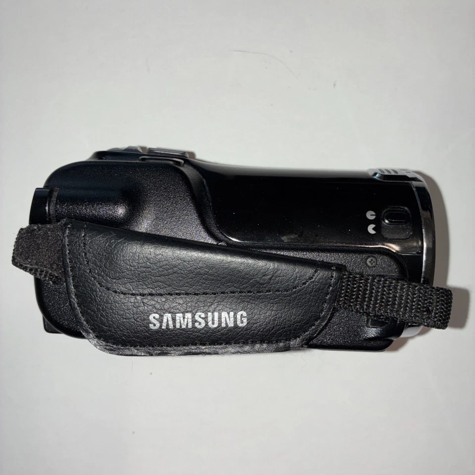 Samsung HMX-F90 Black Digital Camcorder with Charger - Image 4 of 4