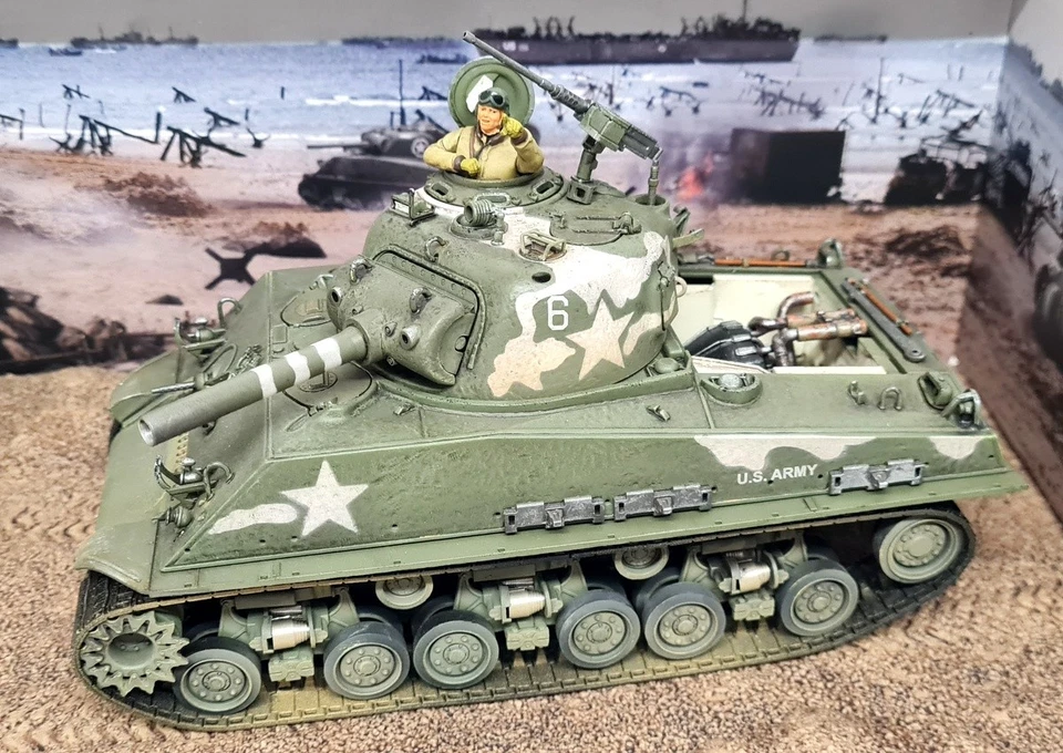 U.S Sherman M4 (105) Howitzer HVSS Deep Wading FOV 1/32 Diecast Model Tank - Image 3 of 4