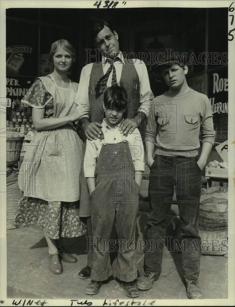 1981 Press Photo Brian G. Wilson and Michael J. Fox on Palmerstown, on CBS.