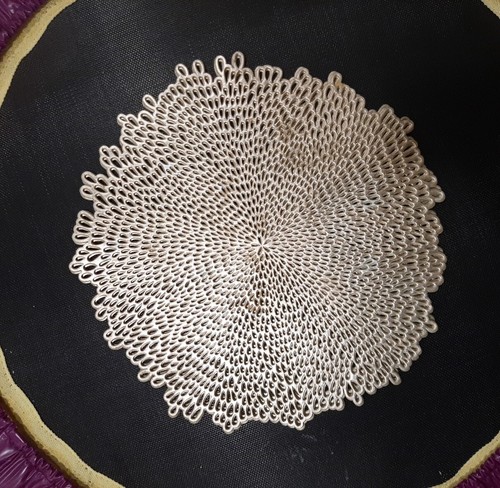 Benson Mills Gold Round Placemat Set Of Five 5 Coral Design 14 In Diameter Vinyl - Picture 3 of 5