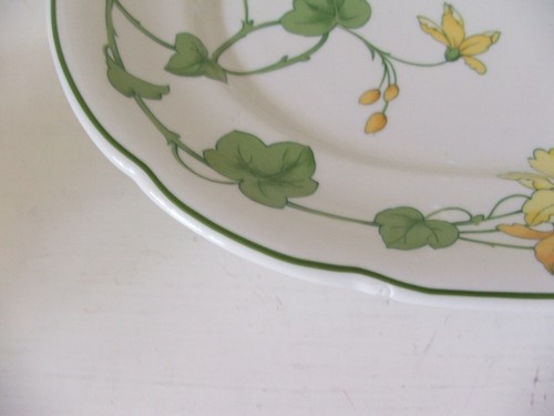 Villeroy & Boch Geranium 15" Large Oval Serving Platter 1748 Germany EUC Sm Chip - Picture 3 of 5