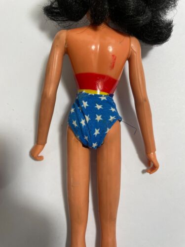 Muñeca Lynda Carter Mego Wonder Woman 12" vintage 1976 para piezas DC Comics - Imagen 5 de 7