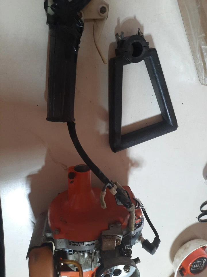 Black & Decker 8270-04 String Trimmer Parts Powerhead Unit Kioritz Japan - Image 3 of 4