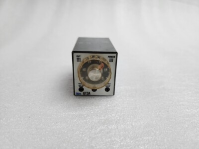 IDEC GT3A-3 AF20 ELEKTRONISCHE ZEITSCHALTUHR 100-240VAC