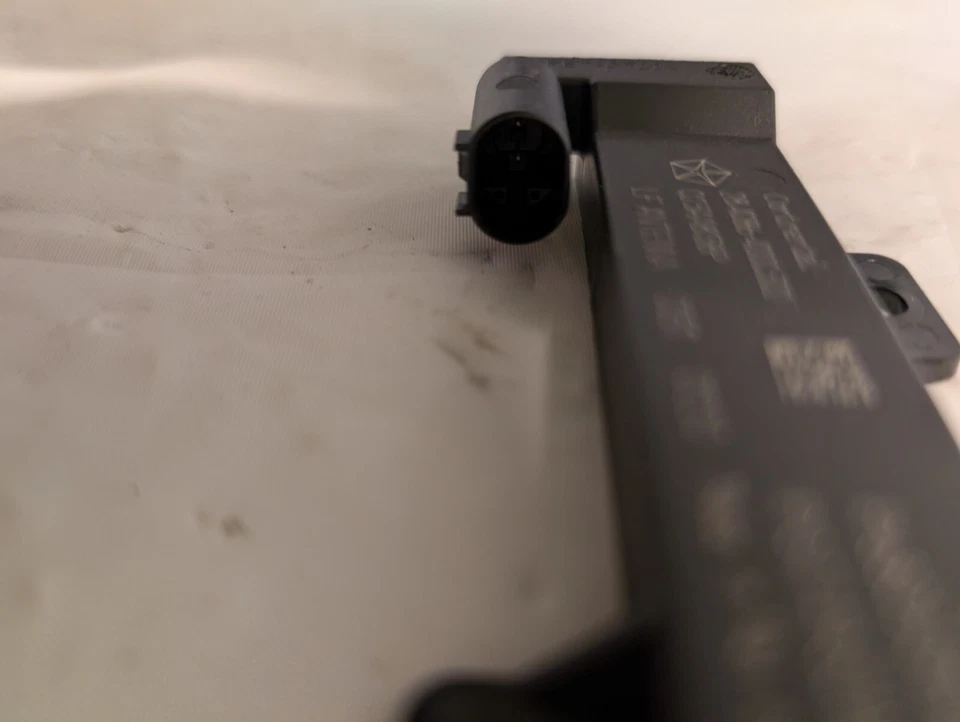 CARGADOR DODGE ANTENA DE ACCESO CONFORT ENTRADA SIN LLAVE TRASERA OEM 2011 - 2023 Foto 3 de 4