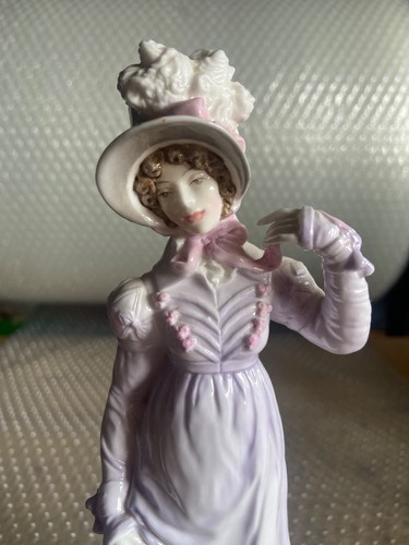 Figurina Royal Worcester 'Walking Out Dresses' - La Reggenza - n. 755 - Foto 2 di 8