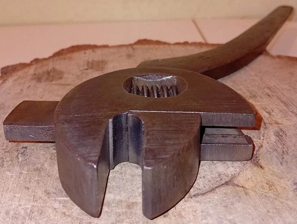 Ancienne Belle Clé à Molette Courbée FACOM N°35 dit madame 101 - Photo 4/4