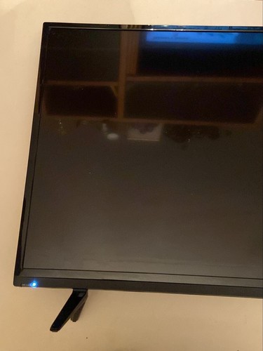 BROKEN BACKLIGHT - VIZIO D-Series 32" Class (31.5" Diag.) HD Smart TV | D32x-D1 - Picture 4 of 6