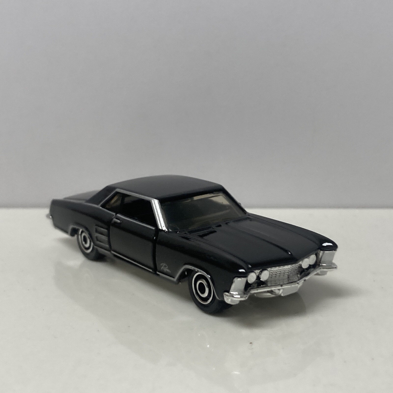 1964 64 Buick Riviera Collectible 1/64 Scale Diecast Diorama Model