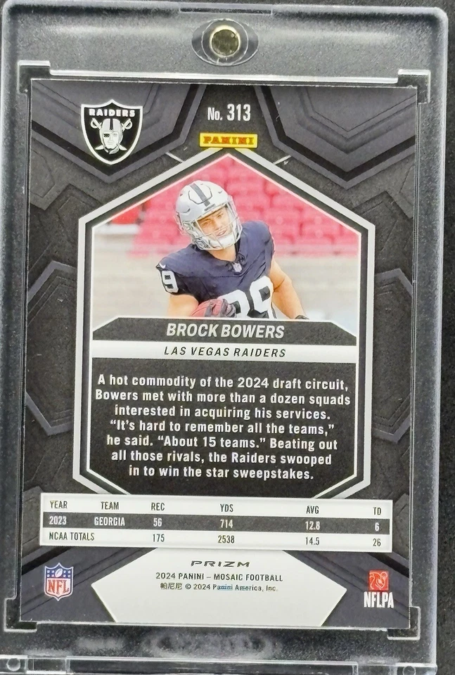 Tarjeta de inversión Brock Bowers RARA ROOKIE RC REFRACTOR DORADO SSP RAIDERS COMO NUEVA Foto 2 de 2