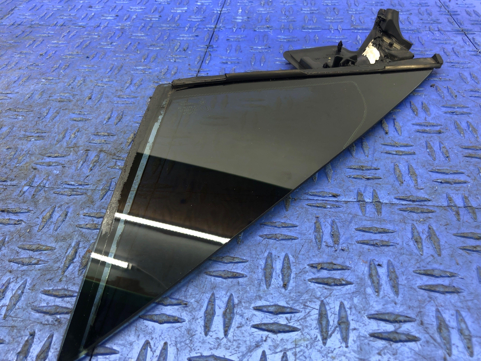 2006-2018 ASTON MARTIN VANTAGE V8 FRONT LEFT DOOR WINDOW GLASS VENT OEM 2007